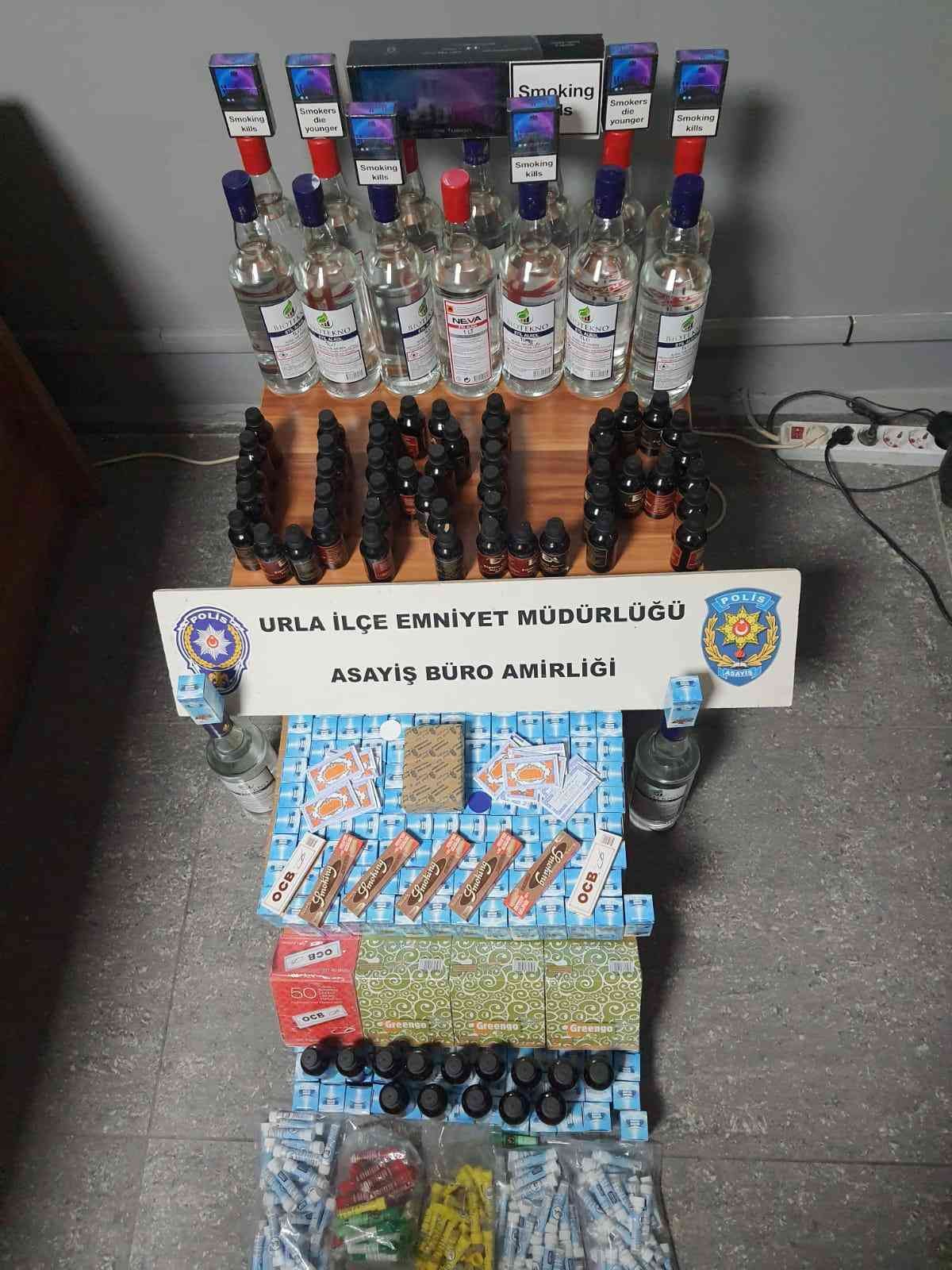 Urla’da kaçak içki ve sigara satışı yapan markete polis baskını