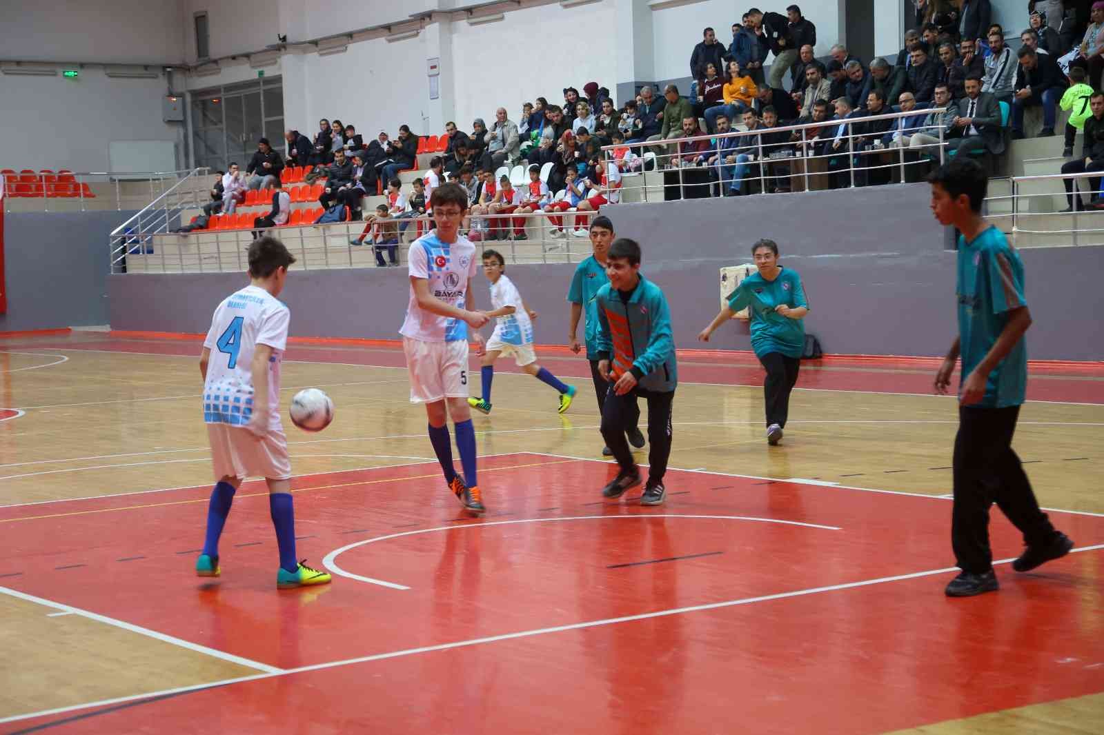 Uşak’ta dezavantajlı çocuklar spor için bir araya geldi
