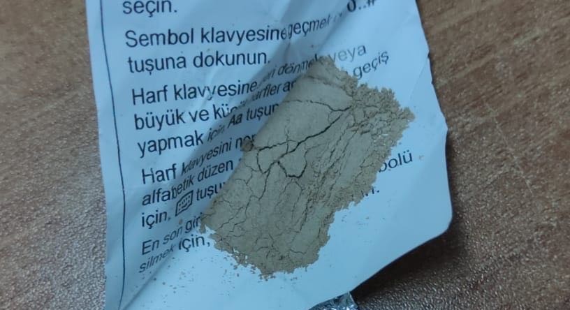 Uyuşturucu ticaretinden yakalama kararı bulunan şahıs uyuşturucuyla yakalandı