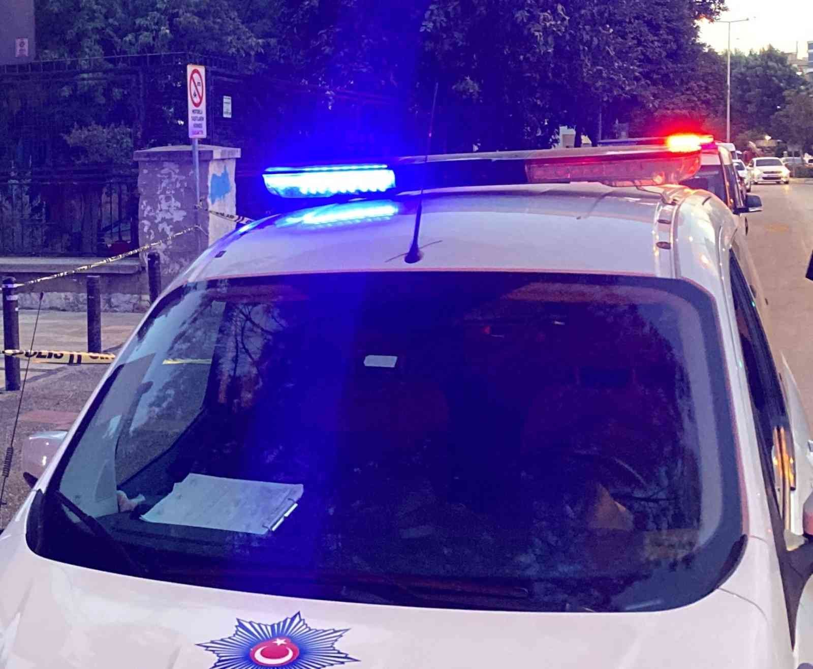 Uzaklaştırma kararı alan eşine sokak ortasında dehşeti yaşattı