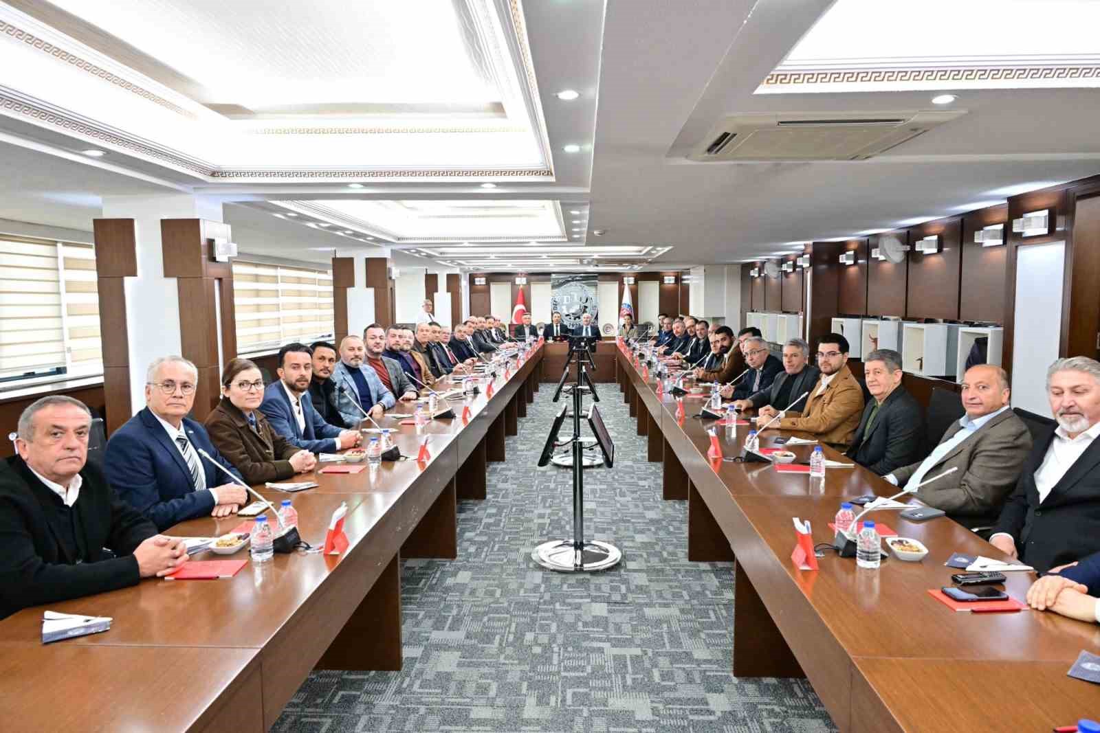 Vali Köşger’den iş dünyasına yakın temas