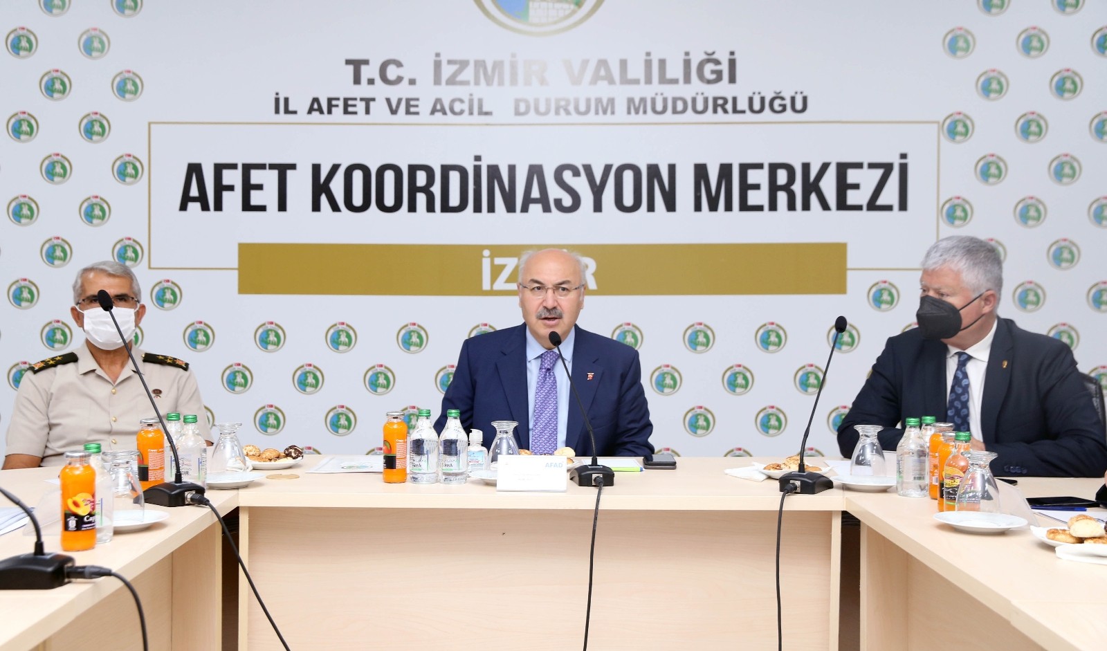 Vali Köşger’den önemli açıklamalar: ‘Altında canlı fay hatları bulunan bir şehirde yaşıyoruz’