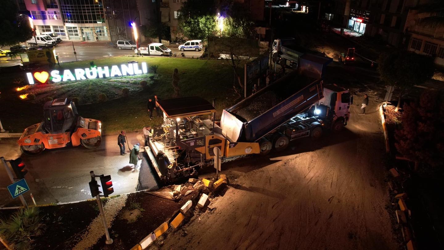 Yağmura rağmen gece gündüz çalışıyorlar