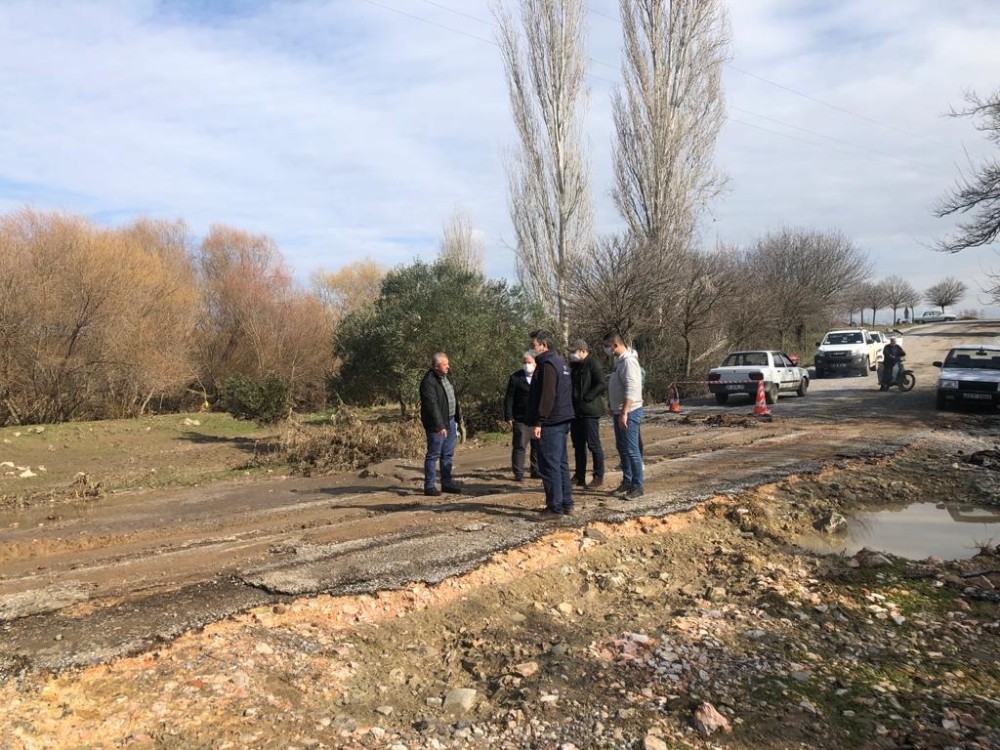 Yağmurdan zarar gören yollar onarıldı