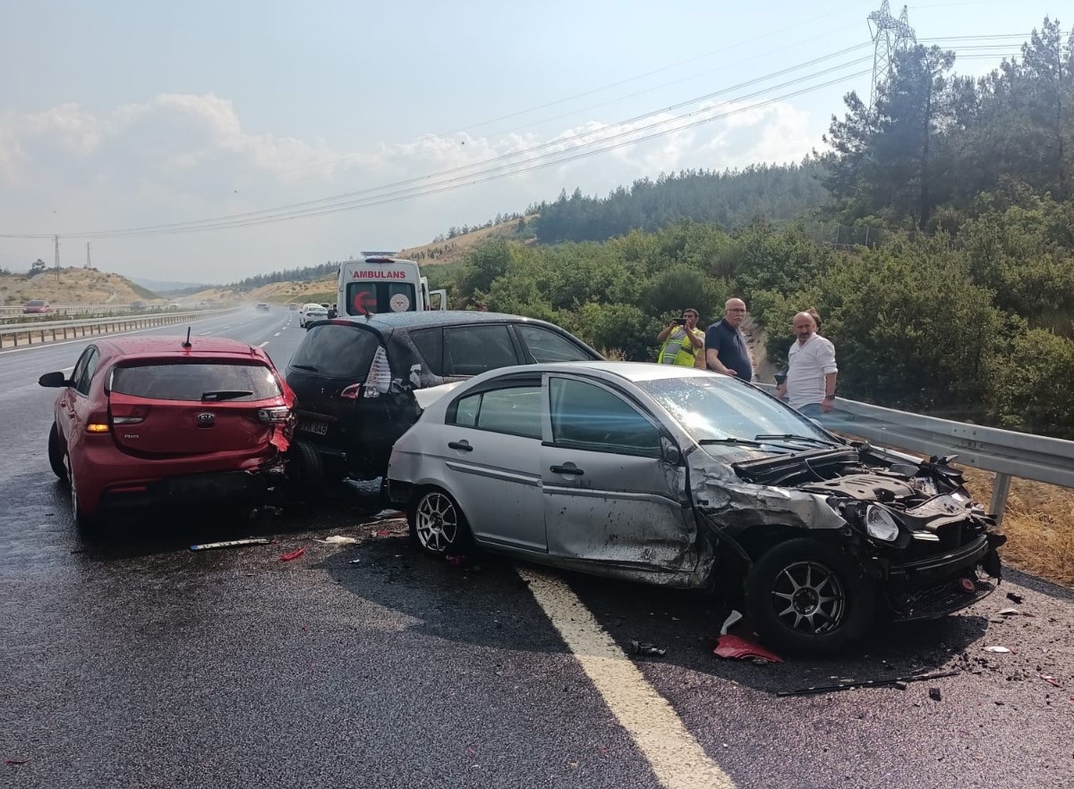 Yağmurlu hava kazaya neden oldu: 3 yaralı