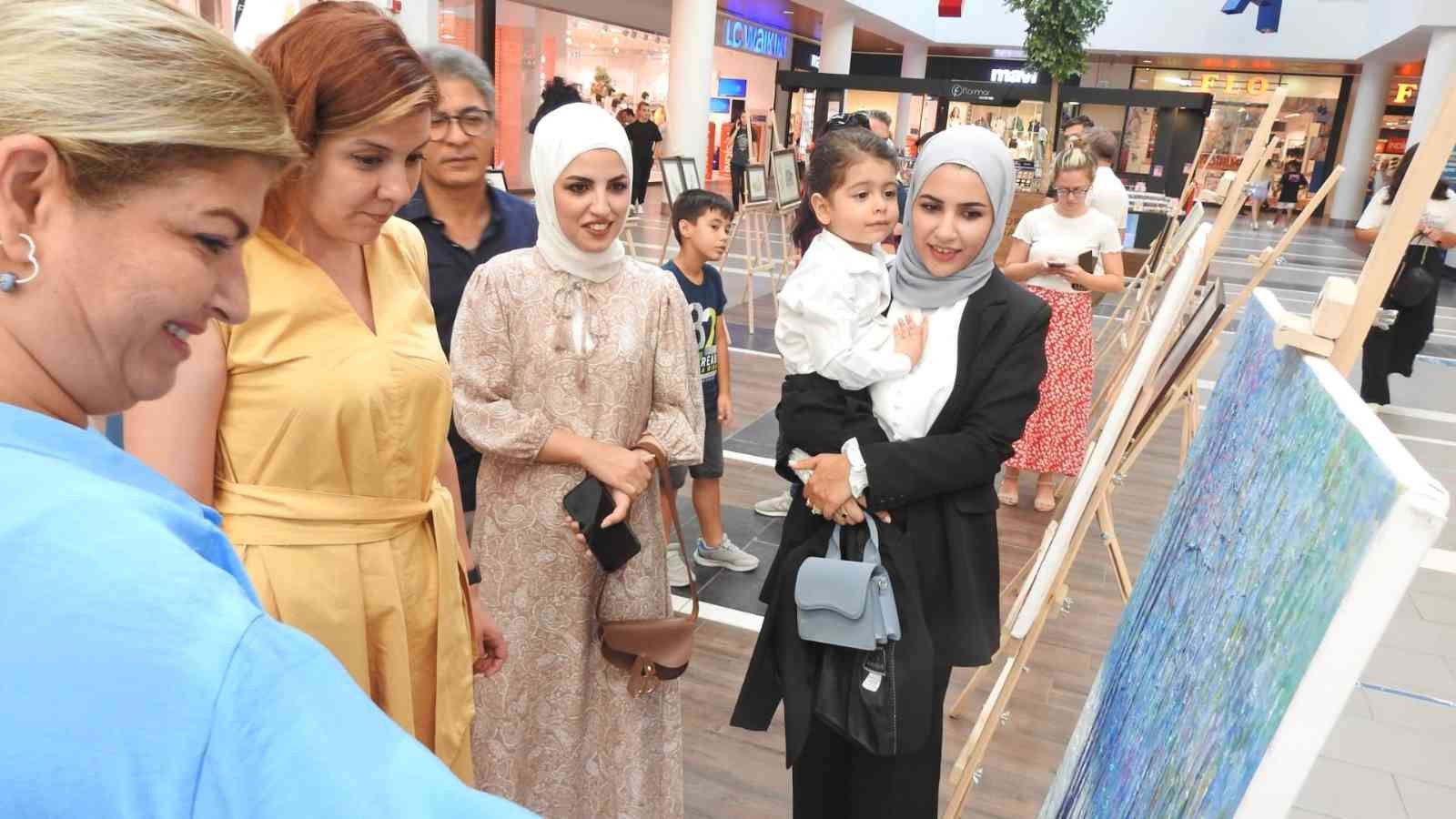 Yerli ve sığınmacı sanatçıların eserlerinden oluşan sergi açıldı