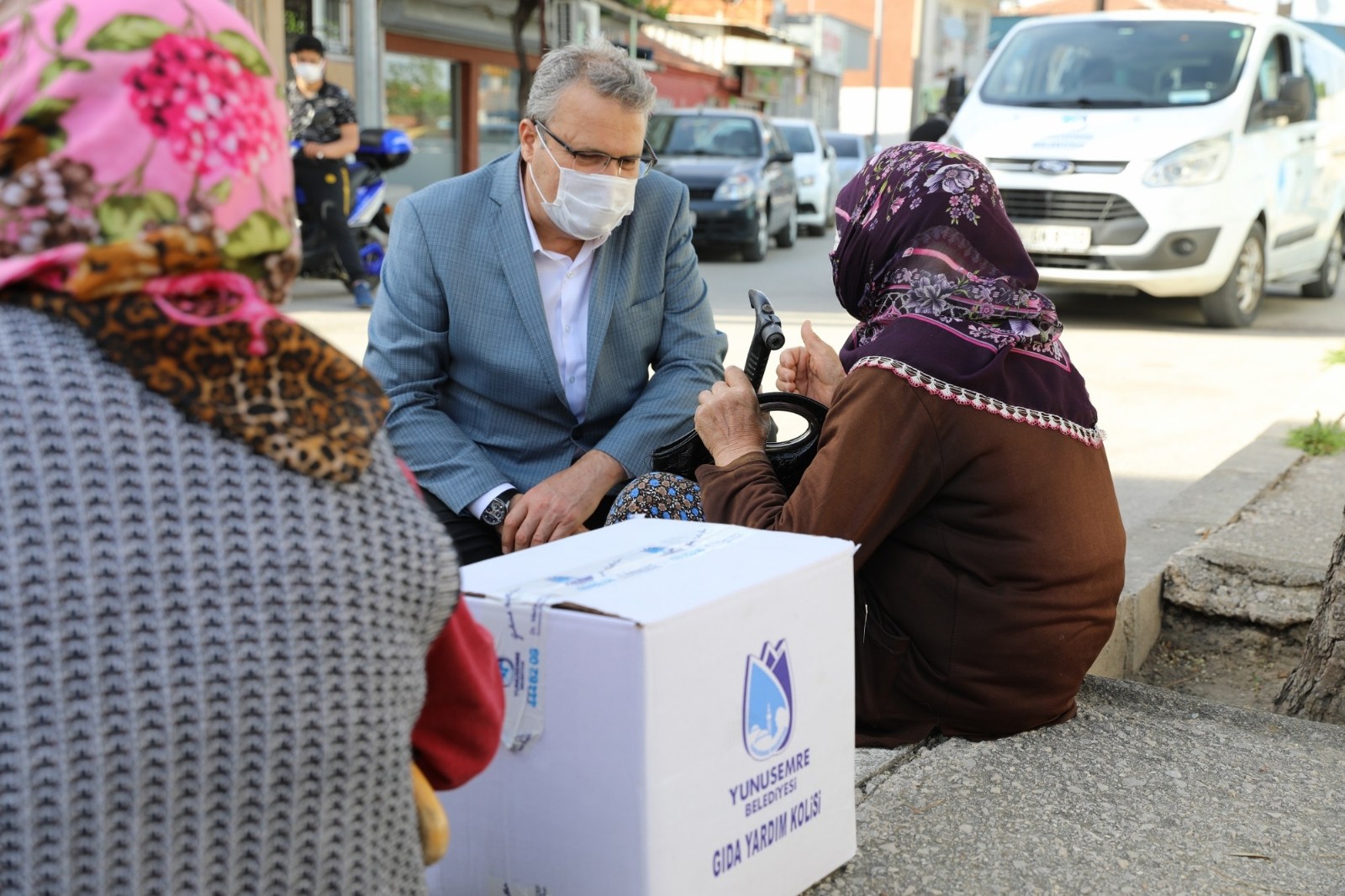 Yunusemre Belediyesi Ramazan’da da vatandaşın yanında oldu