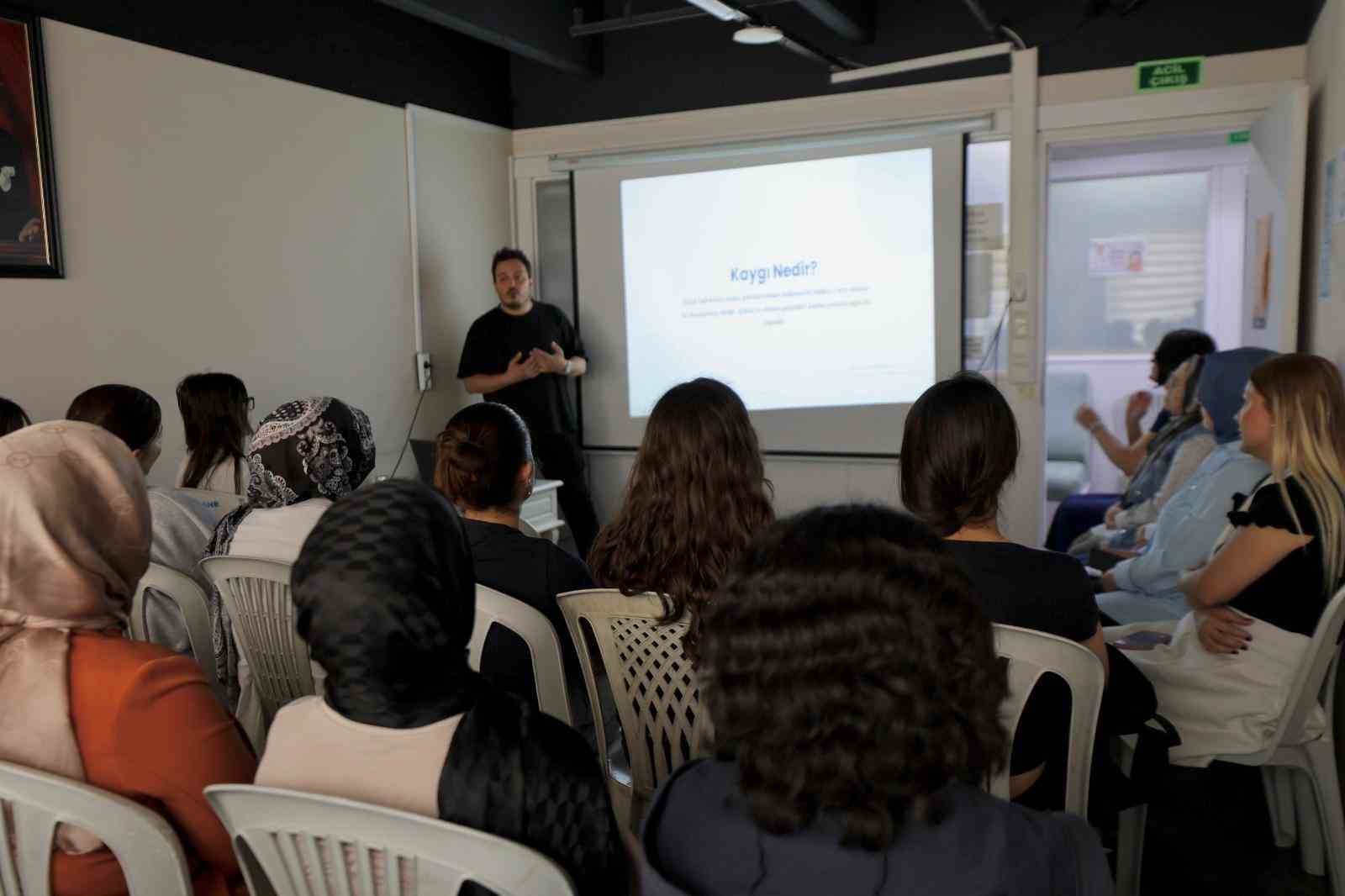 Yunusemre Belediyesinden öğrencilere ‘Sınav Kaygısı Yönetimi’ semineri