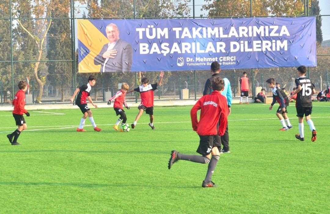 Yunusemre’de çocuklar turnuvaya doydu