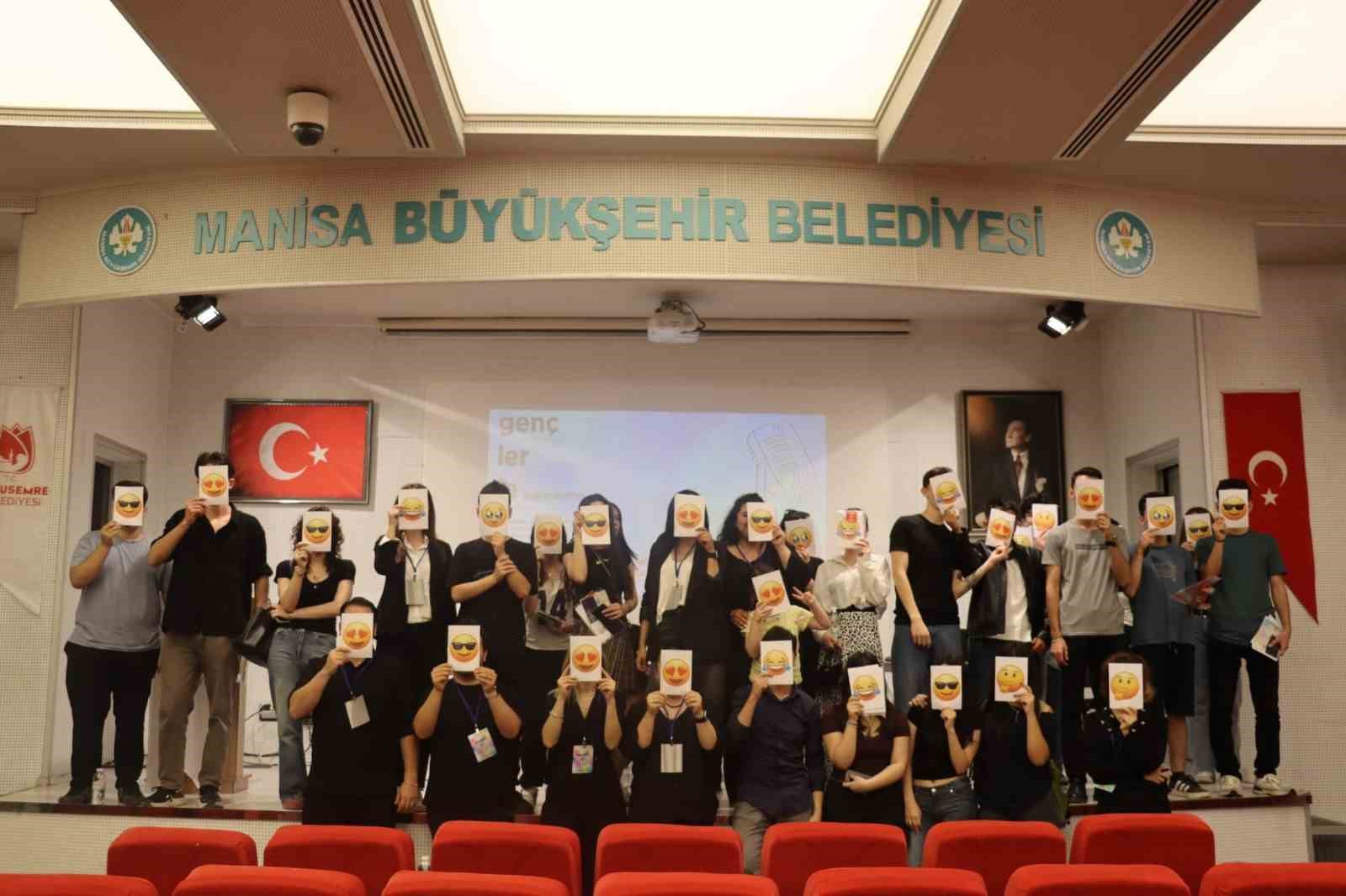 Yunusemre’de gençler ‘Açık mikrofon’ etkinliğinde söz aldı