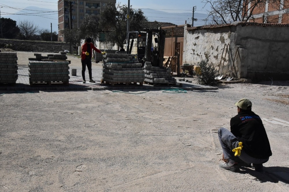 Yunusemre’den Muradiye’ye kilitli parke taşı