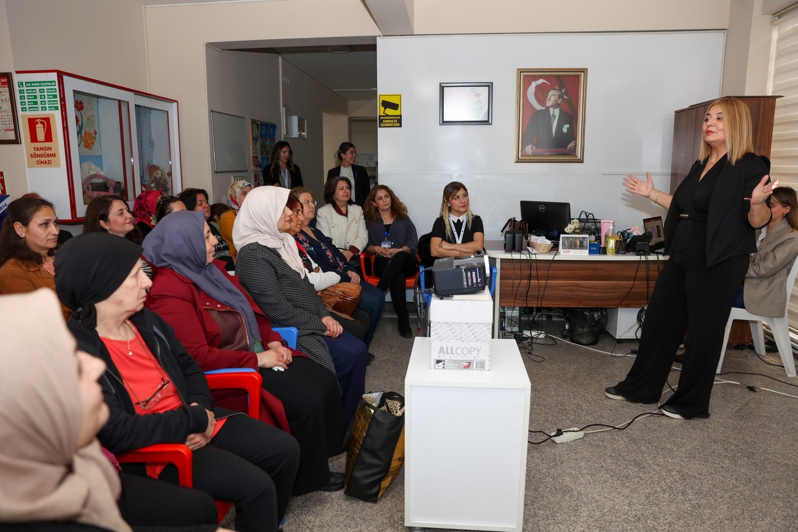 Yunusemre’den aile içi iletişim semineri