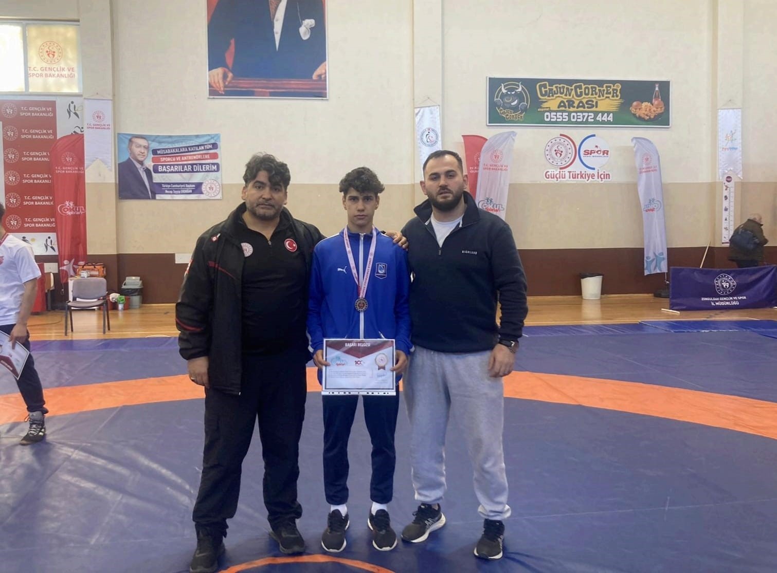 Yunusemreli güreşçi Manisa’ya gümüş madalyayla döndü